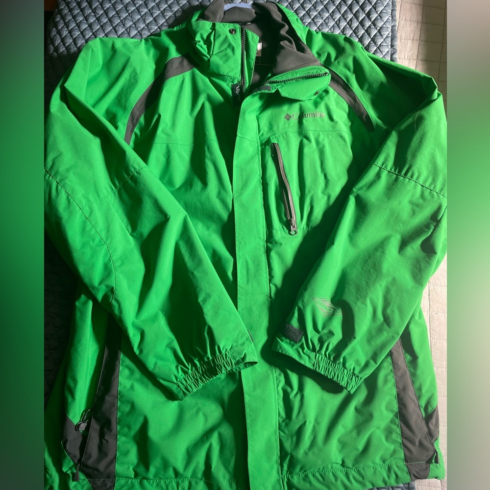 Columbia Omni tech green jacket with Hood